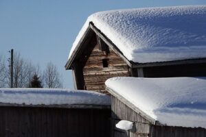 Removing snow from your roof